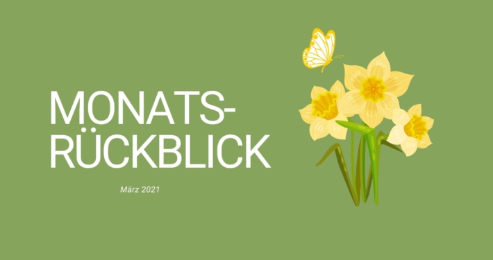 Grünes Blogbanner mit der Aufschrift Monatsrückblick März 2021 und einem Bild von Narzissen